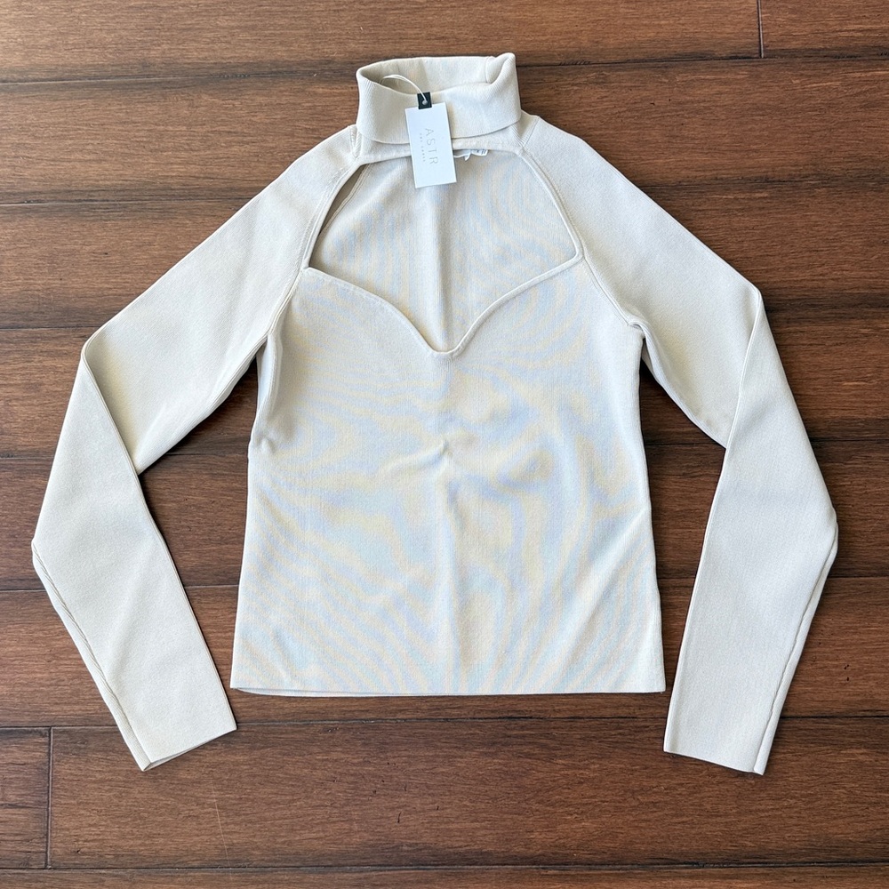 Astr the Label Sweetheart Turtleneck Long Sleeve Top - Picture 2 of 3
